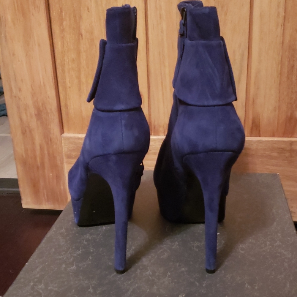 Shoes - Picture 6 of 6